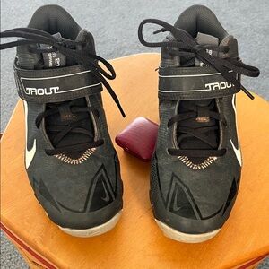 Nike Trout Black and White Baseball Cleats.  Size 4Y
